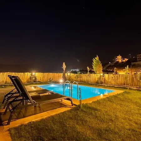 Sleeps 4 Sea And Mountain View Bungalow With Pool Awz 268